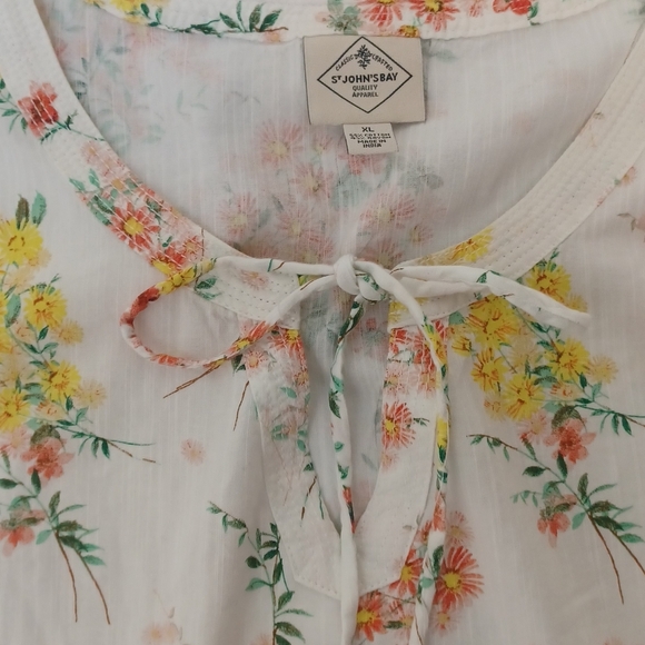 NEW ST JOHN'S BAY Floral Women's Top - White with Yellow and Red Accents - Picture 8 of 13